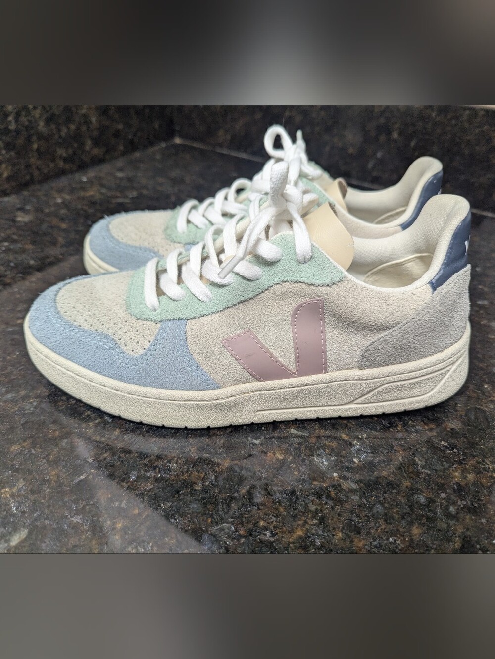 VEJA V-10 Suede SneakerMultico Natural Babe Sz7